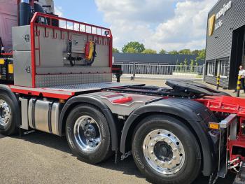 Scania R590 V8 8x2 / HMF 9520 CRANE - JIB - WINCH / TRACTOR